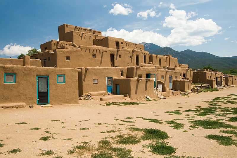 800px-USA_09669_Taos_Pueblo_Luca_Galuzzi_2007.jpg