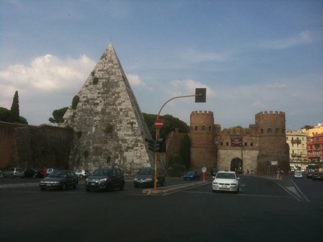 Pyramid of Rome.jpg