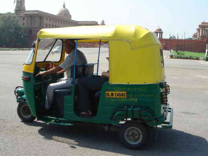 800px-Autorickshaw_on_Raj_Path_New_Delhi