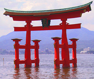 300px-Itsukushima_torii_angle.jpg